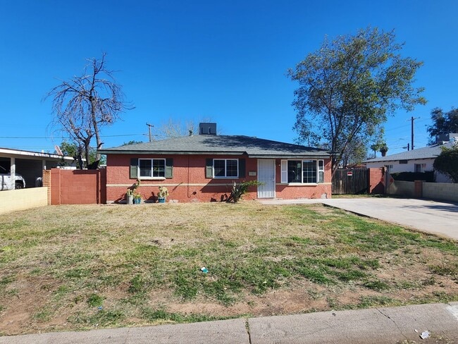 Building Photo - 3 Bedroom in Phoenix!