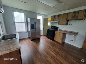 Building Photo - 1305 Parkwood Blvd
