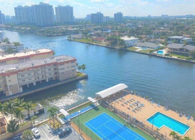 Building Photo - 2017 S Ocean Dr