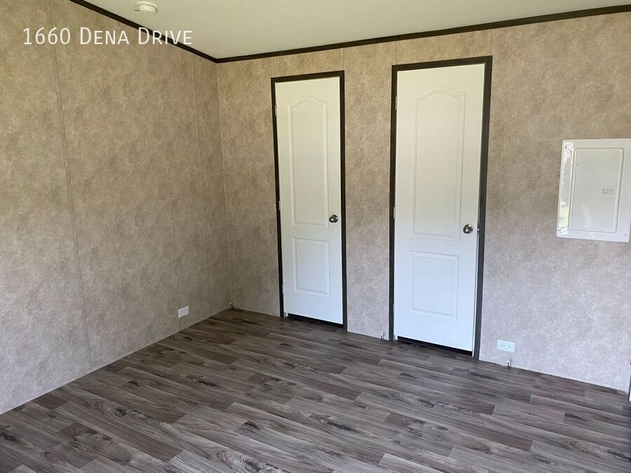 Foto del edificio - 1660 Dena Dr