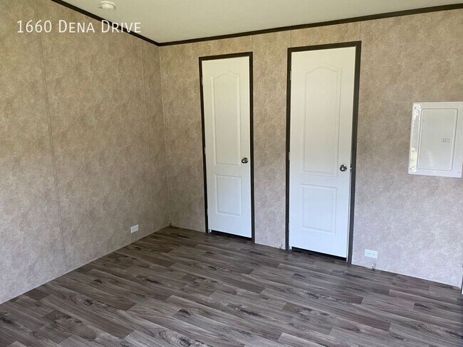 Photo - 1660 Dena Dr House