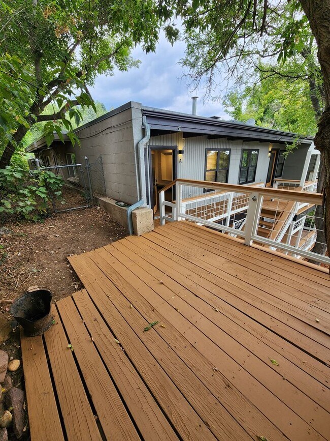 Foto del edificio - Beautifully Remodeled 2 bed 1 bath unit in West Boulder