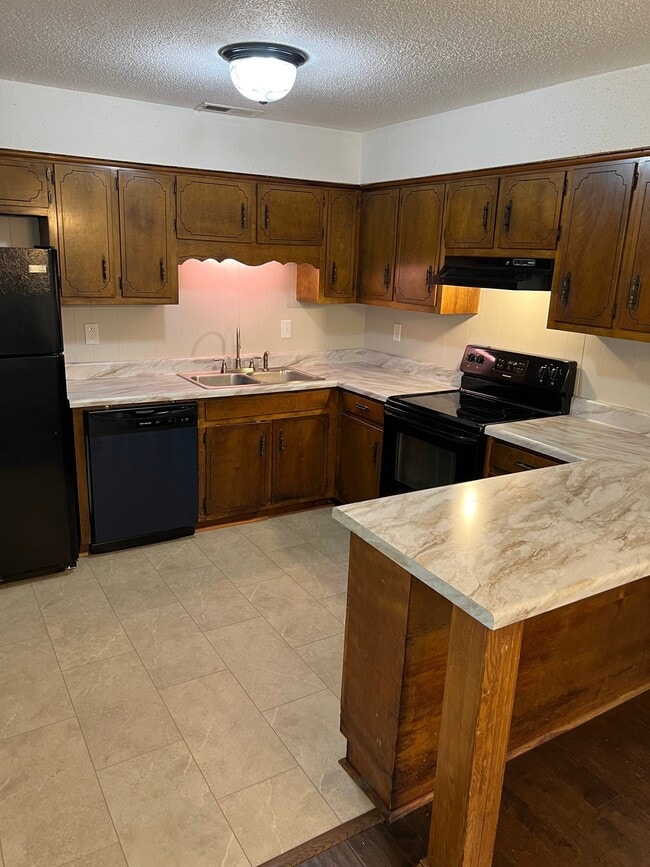 Foto del edificio - 455 Ruby Johnson Dr