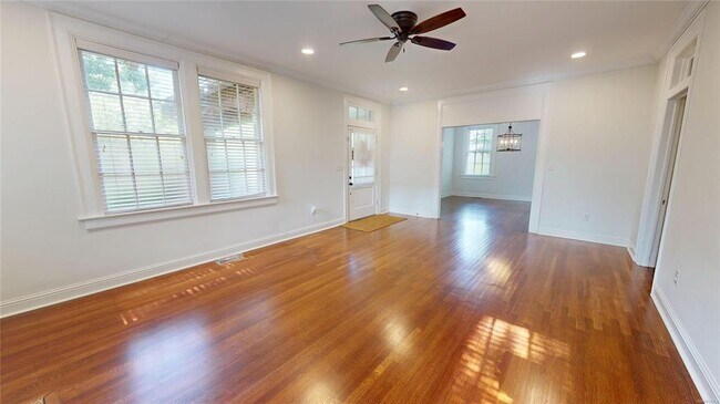 Foto del edificio - 345 Cloverdale Rd