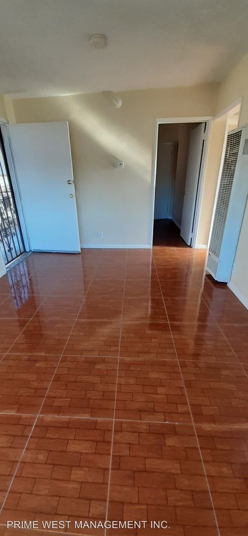 Foto del edificio - 11418 S Main St