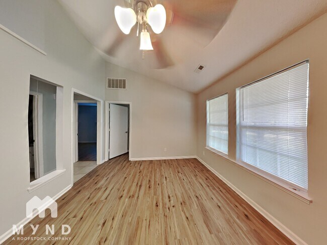 Foto del edificio - 9625 Farmridge Ln