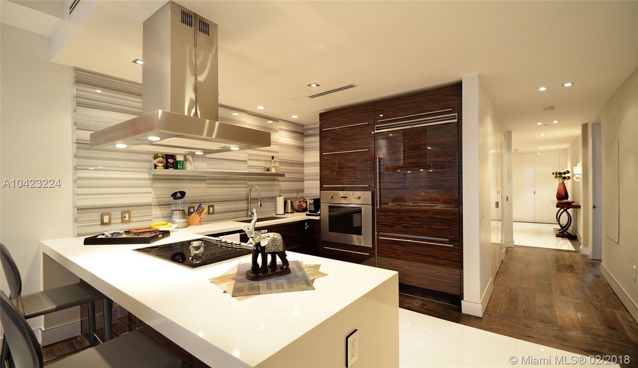 Primary Photo - 1102 Biscayne Blvd