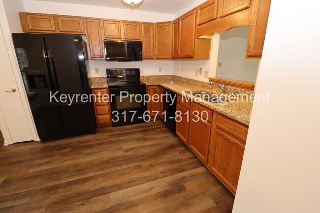 Foto del edificio - Discover this well-maintained 3-bedroom, 2-bath home in Indianapolis featuring an attached garage...