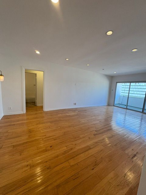 Foto del edificio - 8710 Delgany Ave