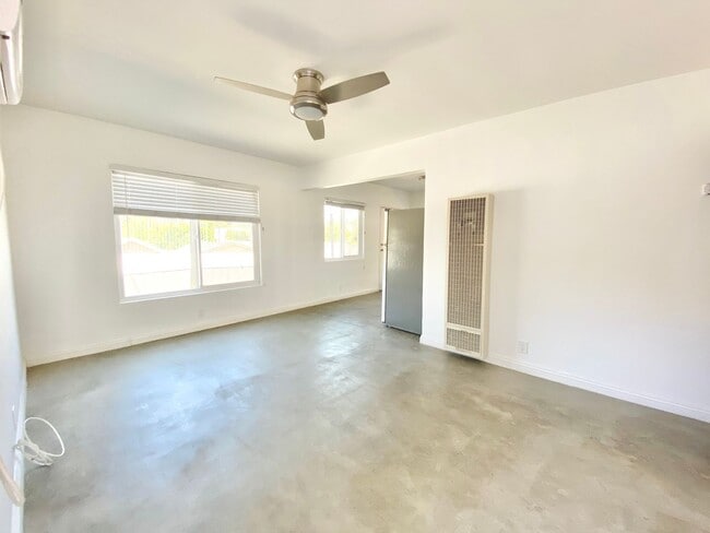 Foto del edificio - 2727 Phelps Ave