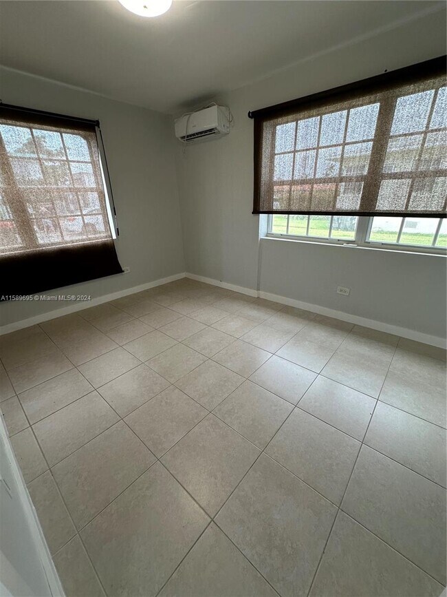 Foto del edificio - 2125 Bay Dr