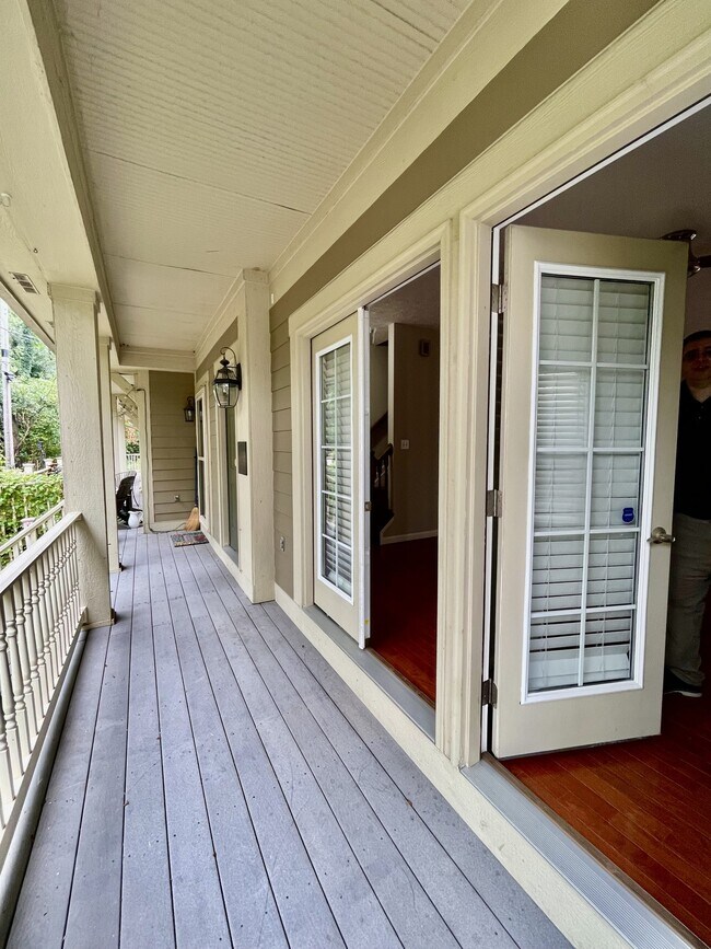 balcón trasero - 6143 Halton Pl