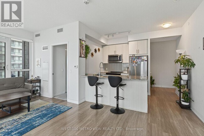 Photo du bâtiment - 4055 Parkside Village Dr