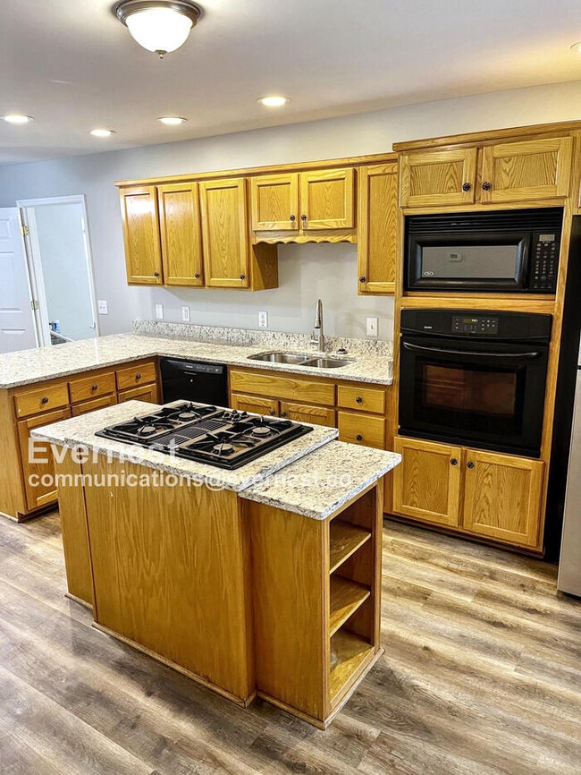 Building Photo - 4021 Creekside Dr