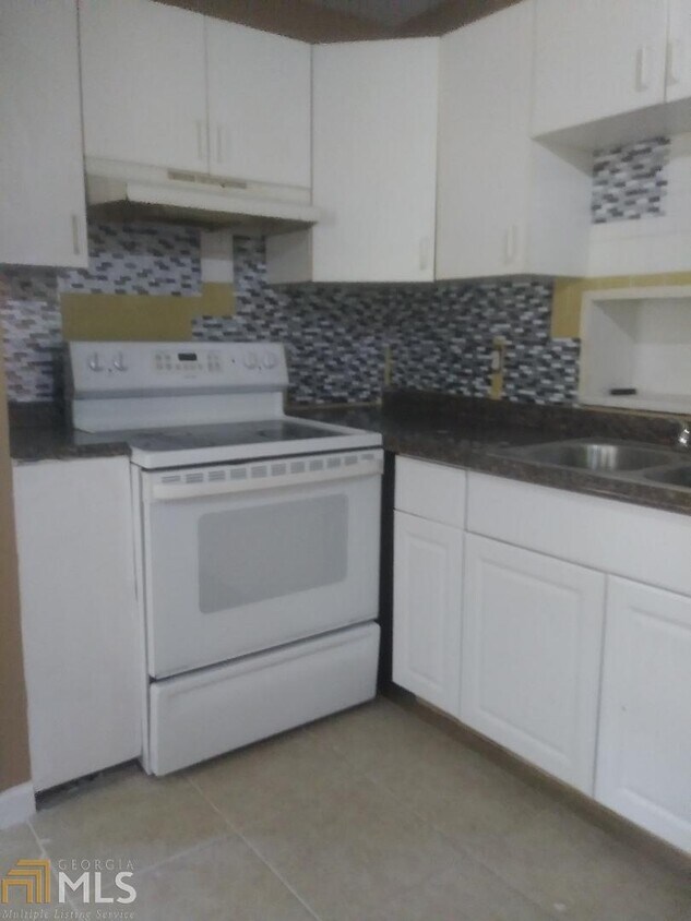 Building Photo - 8352 Marlborough Dr