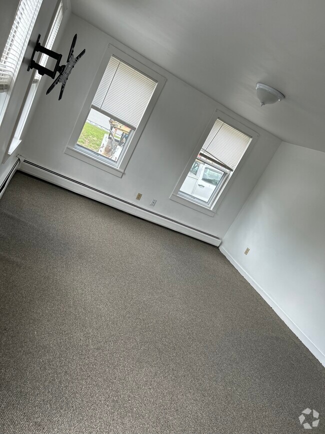 Student Apartments For Rent in Spencer, MA 1 Rentals