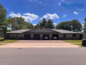 Building Photo - 2427 New Pine Dr