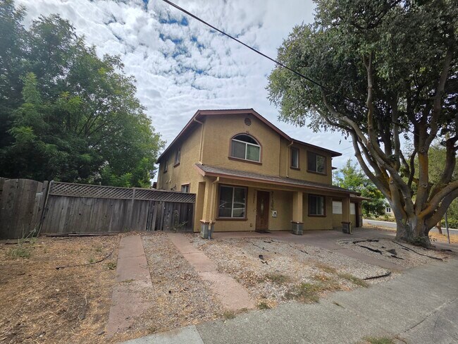 Building Photo - 875 H St
