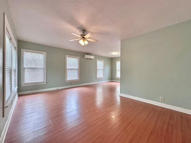 Foto del edificio - 914 E 39th St