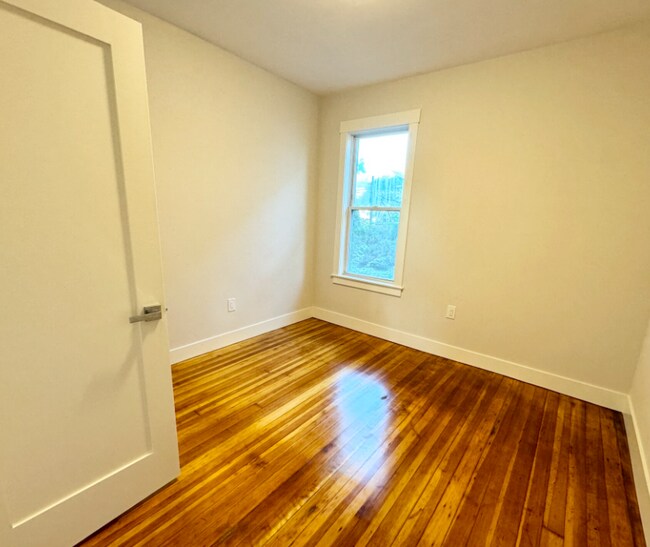 Foto del edificio - 147 E Cottage St