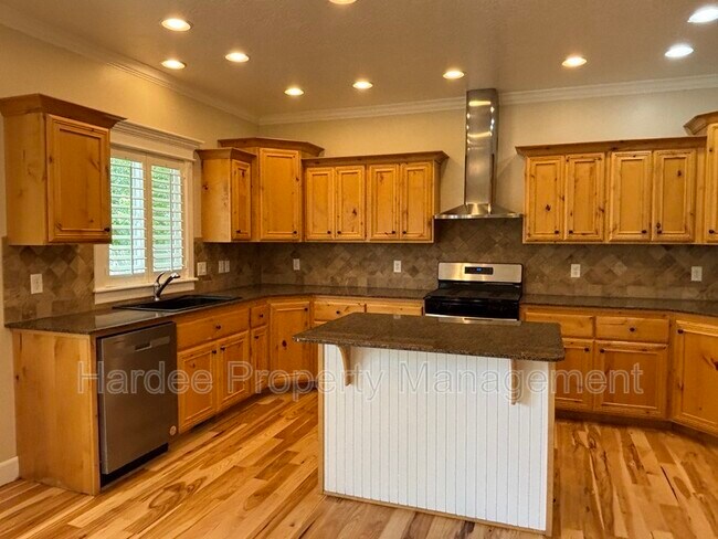 Building Photo - 573 E Halpin Dr