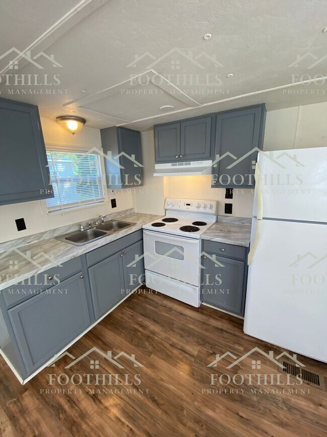 Building Photo - 3 Bedroom Single Wide in Westminister