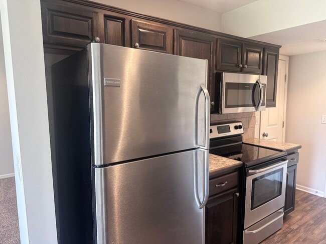 Building Photo - 3 Bed | 2.5 Bath | 1 Car Garage Townhome in Grain Valley