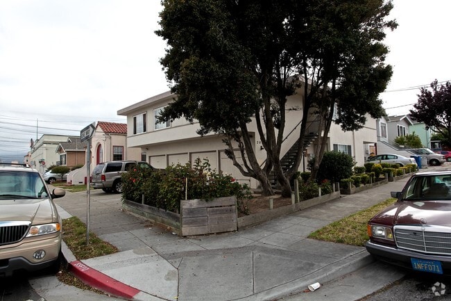 Building Photo - 515 Cypress Ave