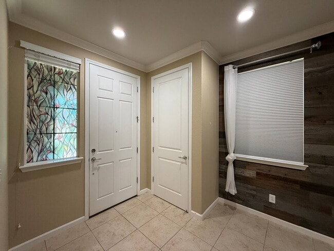 Building Photo - 55+ Community Home in Great Condition!