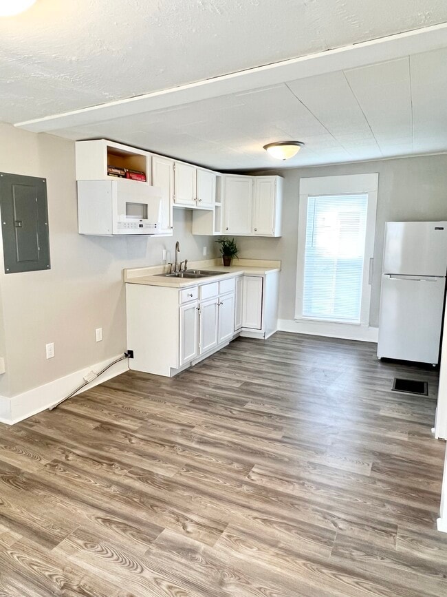 Kitchen - 733 Pearl St