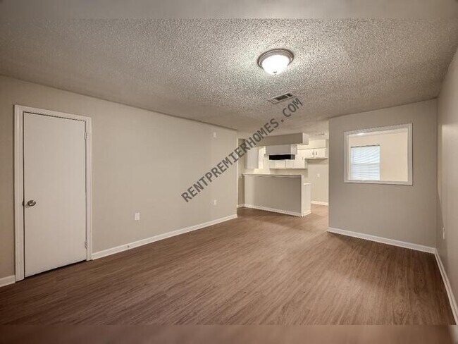 Foto del edificio - 2015 Singleton Ct