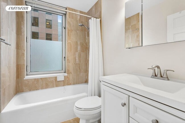 Foto del edificio - 145 E 48th St