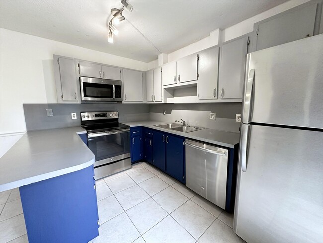 Building Photo - 3103 Spanish Wells Dr