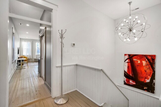 Foto del edificio - 925 E Madison St