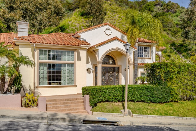 Building Photo - 3331 Oakmont View Dr