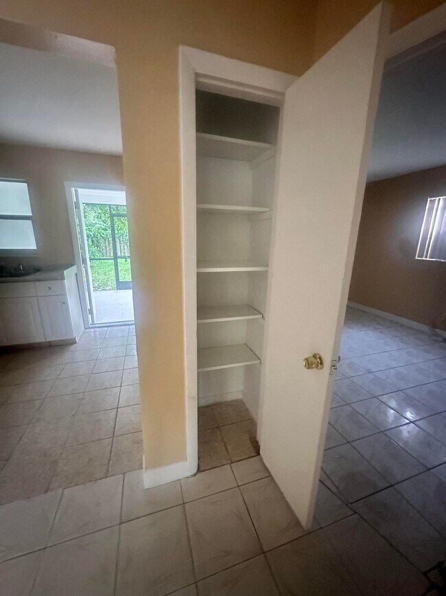 Foto del edificio - 5644 NW 14th Ct