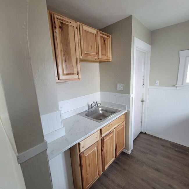 Building Photo - Garland area charmer 2 bed 1 bath