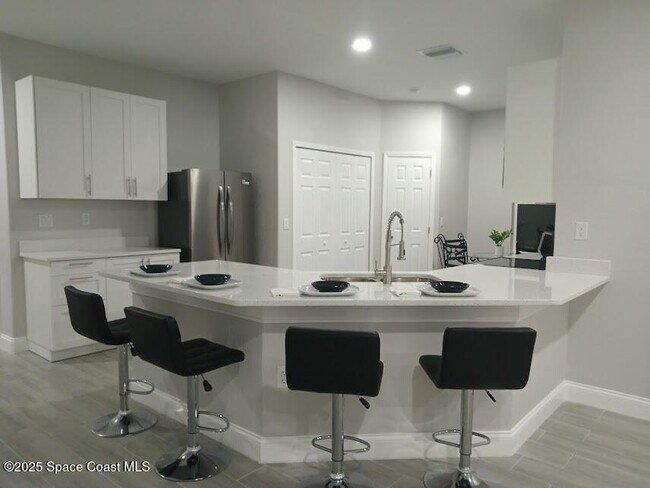 Building Photo - 571 San Filippo Dr SE
