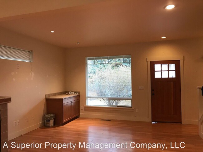Foto del edificio - 4 br, 2.5 bath House - 1506 NE 9th Street