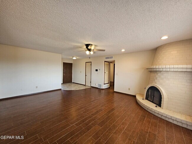 Foto del edificio - 10604 Pleasant Hills Dr