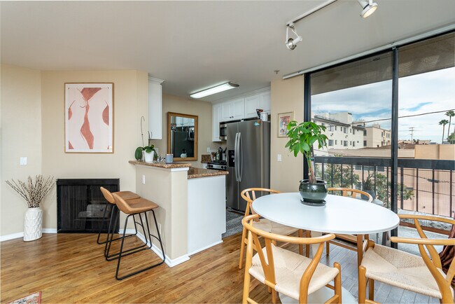 Foto del edificio - 7320 Hawthorn Ave
