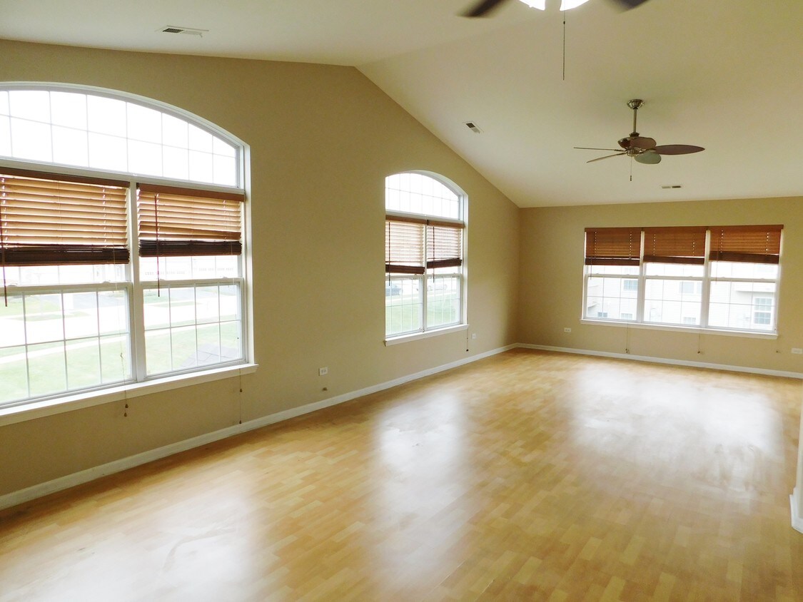 Primary Photo - 1716 Fieldstone Ct