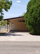 Building Photo - 618 S Abilene Ave