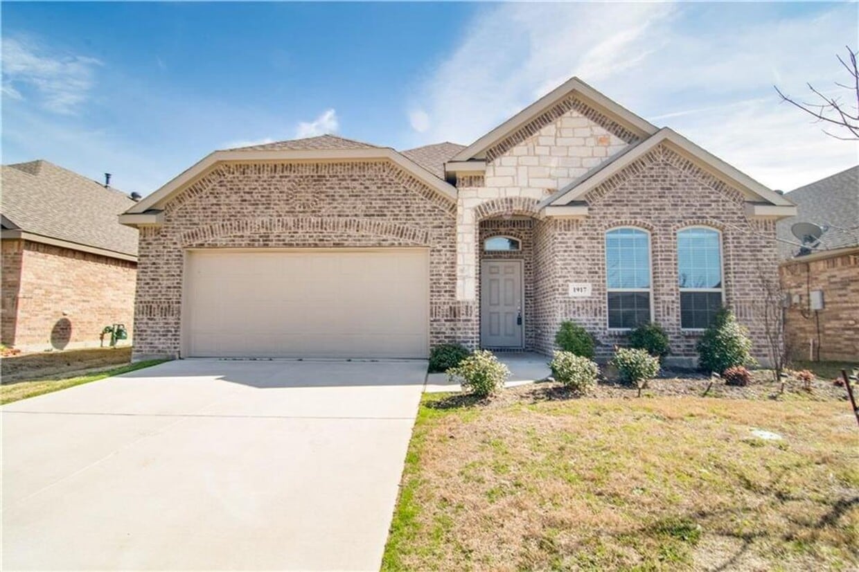 Foto principal - 2016 Build, Minutes from DNT. Home feature...