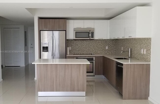 Foto del edificio - 5252 NW 85th Ave