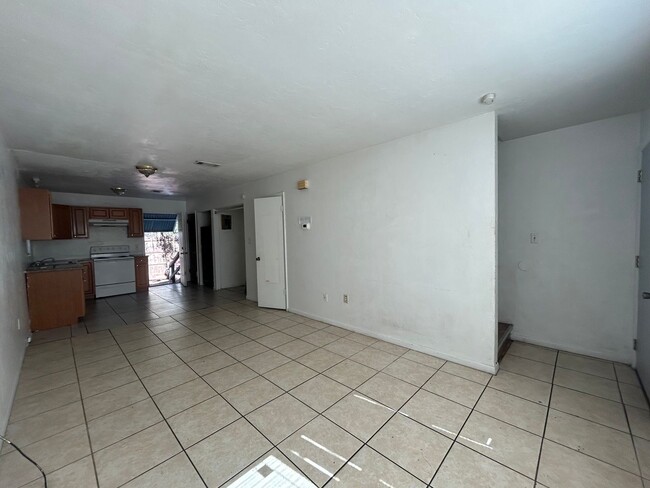 Building Photo - Prime SW Gainesville Townhouse: 2 Bed / 1....