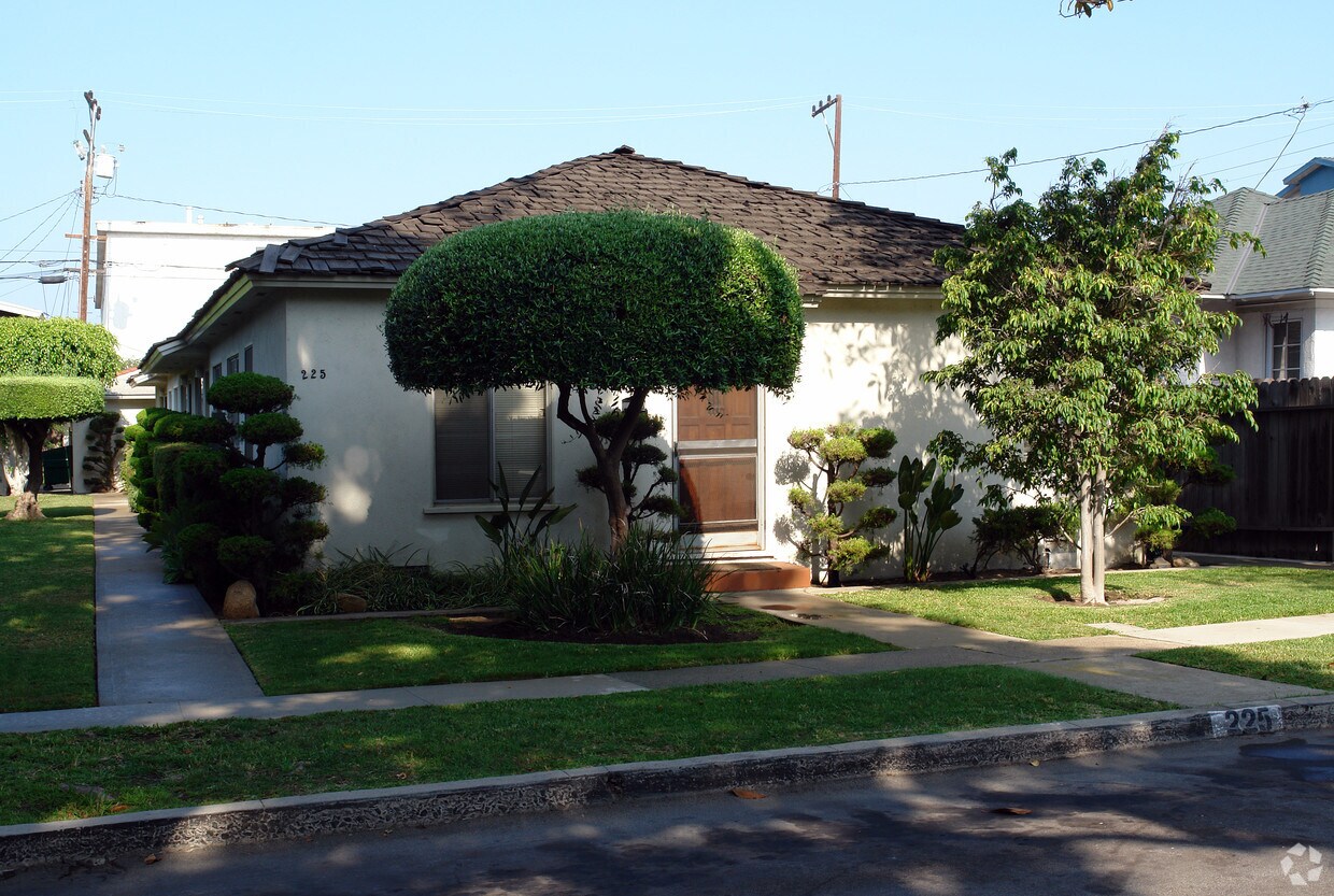 Primary Photo - 225 Virginia St