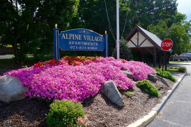 Building Photo - Alpine Village