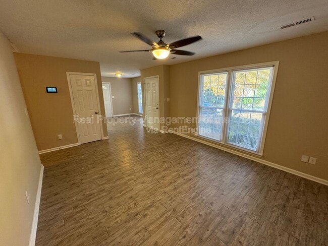 Foto del edificio - 4005 Sassafras Ct