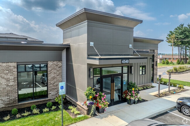 Clubhouse - The Retreat at Canal Apartments